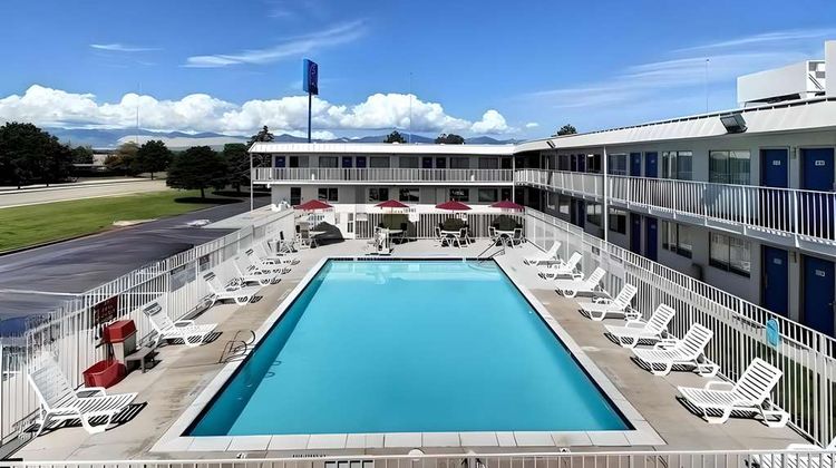 Econo Lodge Midvale Pool