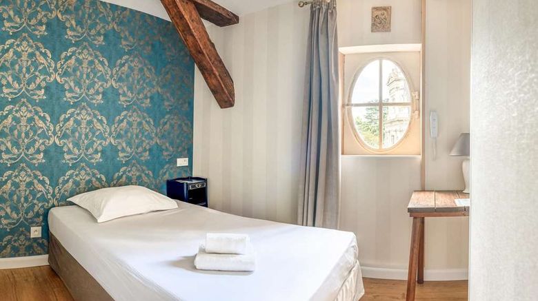 <b>Hotel De France Et De Guise Room</b>. Images powered by <a href="https://iceportal.shijigroup.com/" title="IcePortal" target="_blank">IcePortal</a>.