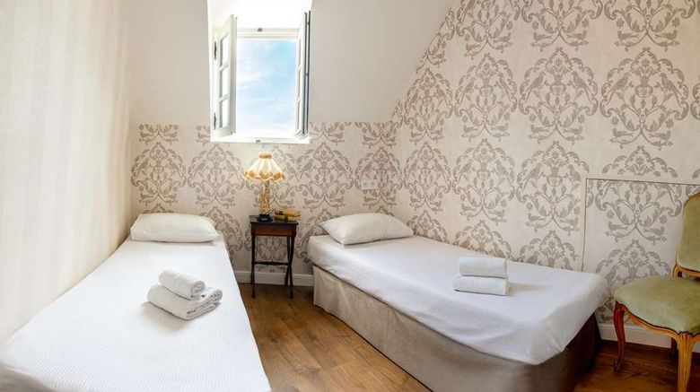 <b>Hotel De France Et De Guise Suite</b>. Images powered by <a href="https://iceportal.shijigroup.com/" title="IcePortal" target="_blank">IcePortal</a>.