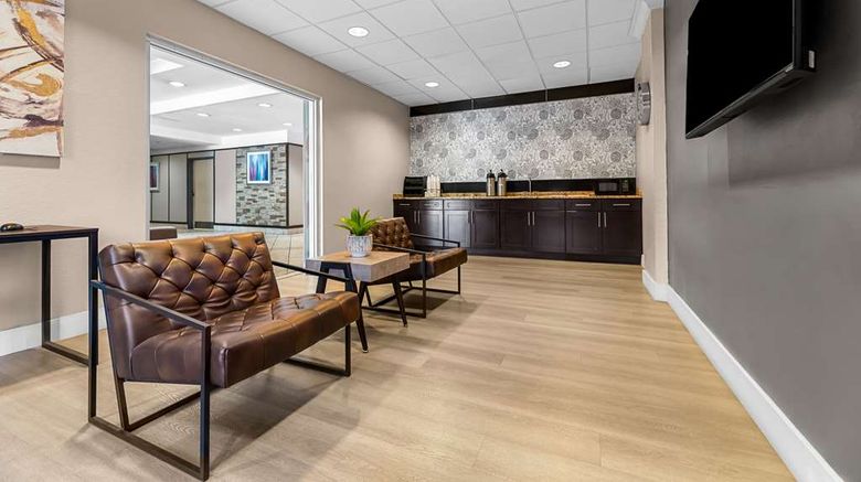 <b>Suburban Studios Orlando Lobby</b>. Images powered by <a href="https://iceportal.shijigroup.com/" title="IcePortal" target="_blank">IcePortal</a>.