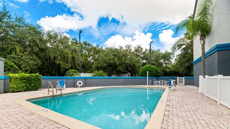 Suburban Studios Orlando Pool