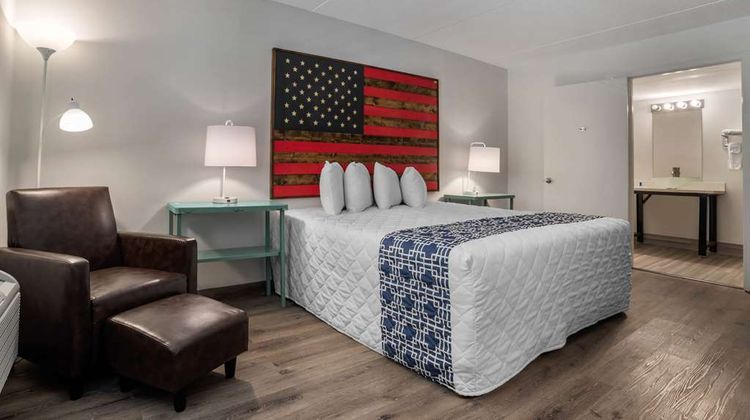 Super 8 by Wyndham Daleville Ft Novosel Room