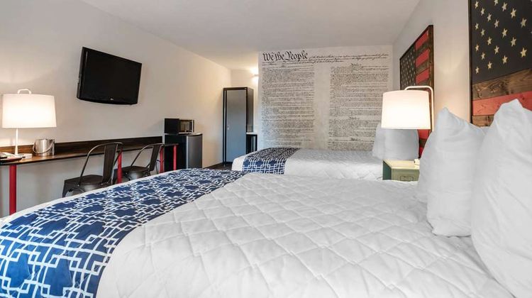 Super 8 by Wyndham Daleville Ft Novosel Room