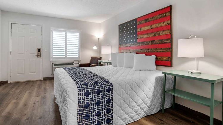 Super 8 by Wyndham Daleville Ft Novosel Room