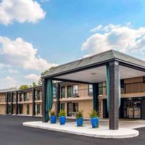 Super 8 by Wyndham Daleville Ft Novosel