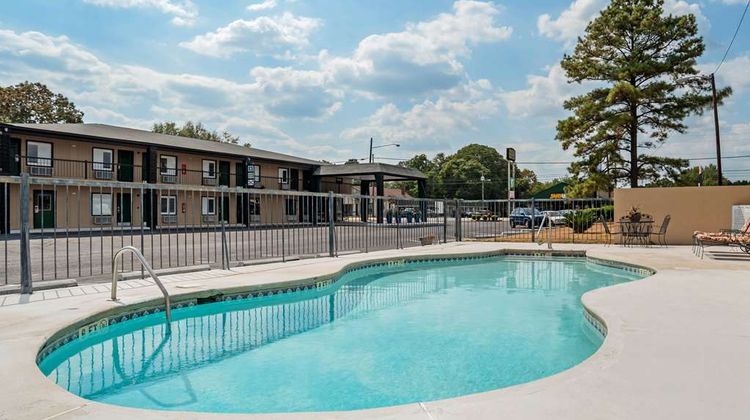 Super 8 by Wyndham Daleville Ft Novosel Pool