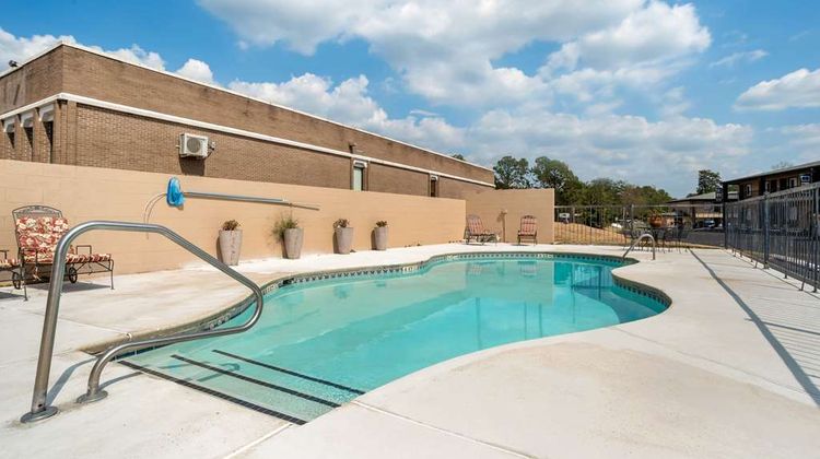 Super 8 by Wyndham Daleville Ft Novosel Pool