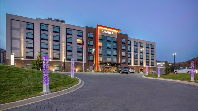 Cambria Hotel Pigeon Forge Exterior