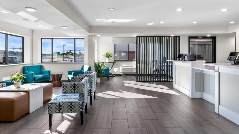 <b>Clarion Pointe Milwaukee Airport Lobby</b>. Images powered by <a href="https://iceportal.shijigroup.com/" title="IcePortal" target="_blank">IcePortal</a>.
