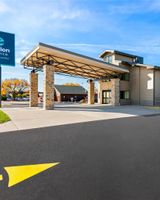Clarion Pointe Milwaukee Airport