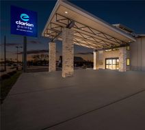 Clarion Pointe Milwaukee Airport Exterior