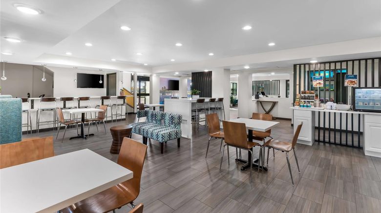 <b>Clarion Pointe Milwaukee Airport Restaurant</b>. Images powered by <a href="https://iceportal.shijigroup.com/" title="IcePortal" target="_blank">IcePortal</a>.