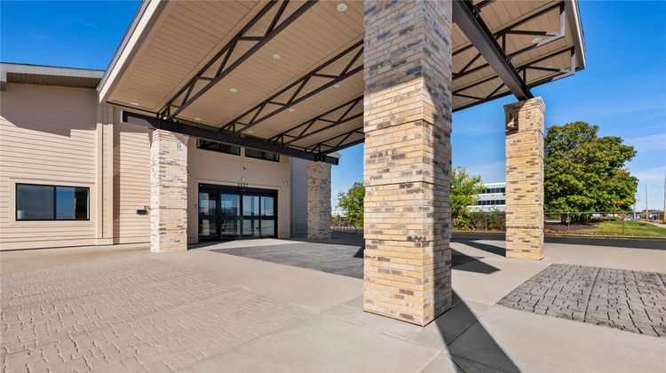Clarion Pointe Milwaukee Airport Exterior