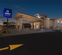 Clarion Pointe Milwaukee Airport Exterior