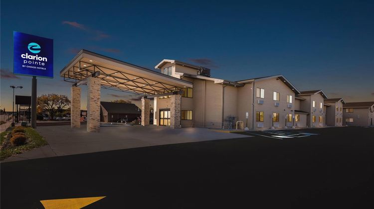 Clarion Pointe Milwaukee Airport Exterior