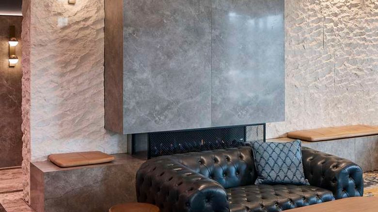 <b>Rydges Ringwood Lobby</b>. Images powered by <a href="https://iceportal.shijigroup.com/" title="IcePortal" target="_blank">IcePortal</a>.