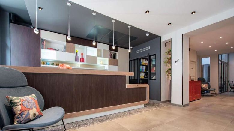 <b>Hotel de l'Esperance Lobby</b>. Images powered by <a href="https://iceportal.shijigroup.com/" title="IcePortal" target="_blank">IcePortal</a>.