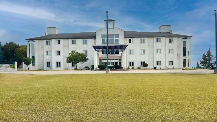 Baymont by Wyndham Kingdom City Exterior
