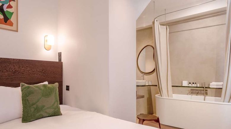 <b>Le Lampika Room</b>. Images powered by <a href="https://iceportal.shijigroup.com/" title="IcePortal" target="_blank">IcePortal</a>.