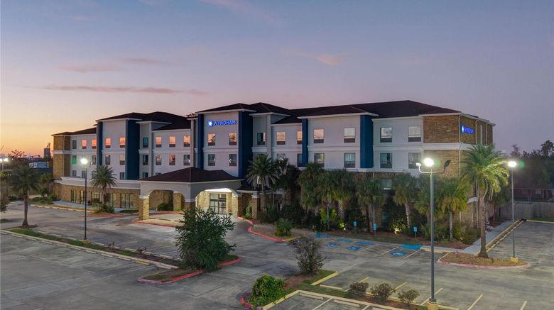 <b>Wyndham Lake Charles Exterior</b>. Images powered by <a href="https://iceportal.shijigroup.com/" title="IcePortal" target="_blank">IcePortal</a>.