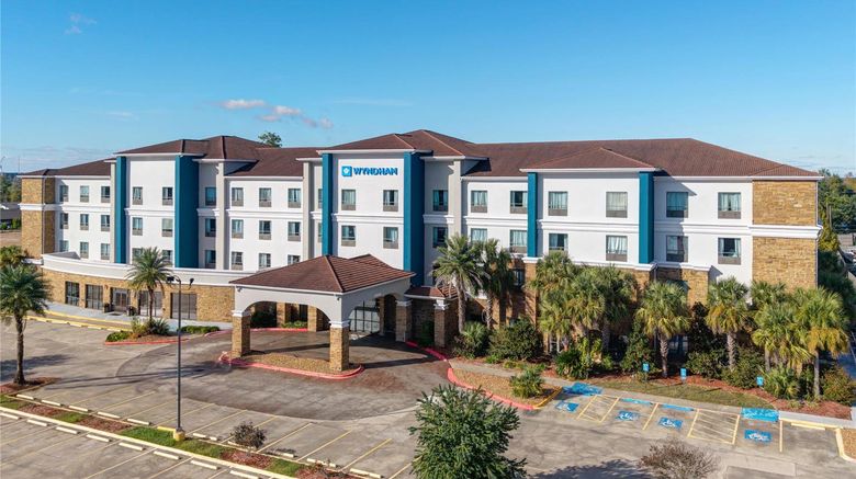 Wyndham Lake Charles Exterior. Images powered by <a href="https://iceportal.shijigroup.com" target="_blank" rel="noopener">Ice Portal</a>.