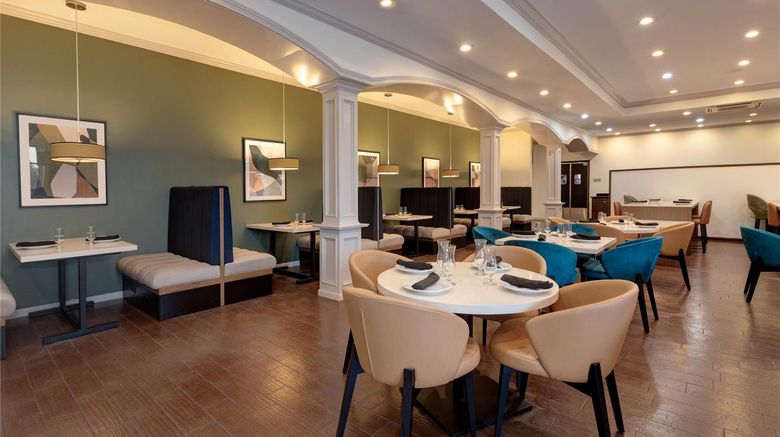 <b>Wyndham Lake Charles Restaurant</b>. Images powered by <a href="https://iceportal.shijigroup.com/" title="IcePortal" target="_blank">IcePortal</a>.