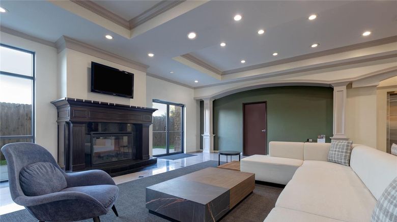 <b>Wyndham Lake Charles Lobby</b>. Images powered by <a href="https://iceportal.shijigroup.com/" title="IcePortal" target="_blank">IcePortal</a>.