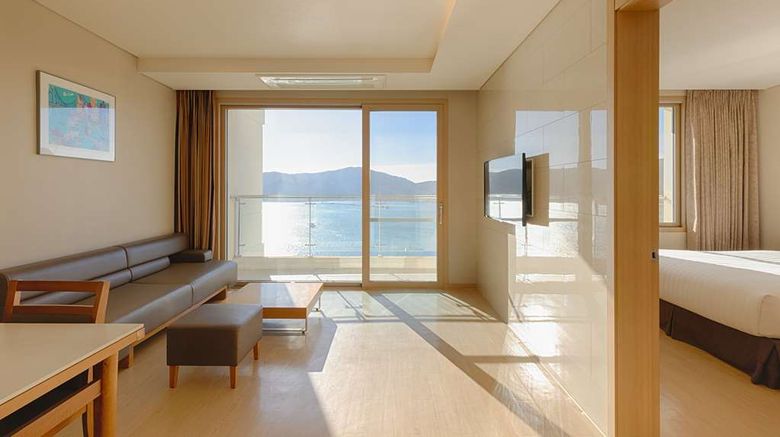 <b>Daemyung Resort Geoje Suite</b>. Images powered by <a href="https://iceportal.shijigroup.com/" title="IcePortal" target="_blank">IcePortal</a>.