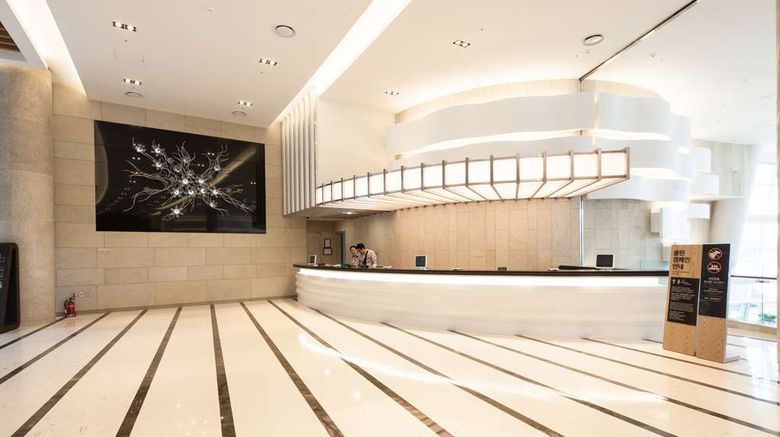 <b>Daemyung Resort Geoje Lobby</b>. Images powered by <a href="https://iceportal.shijigroup.com/" title="IcePortal" target="_blank">IcePortal</a>.