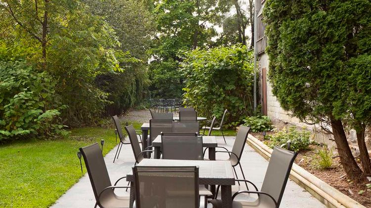 Elm Hurst Inn & Spa Exterior