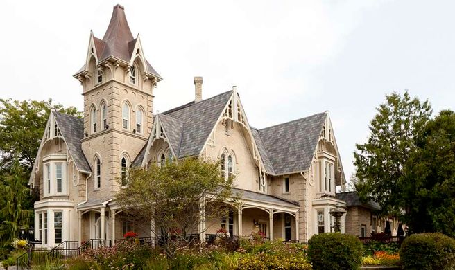 Elm Hurst Inn & Spa Exterior
