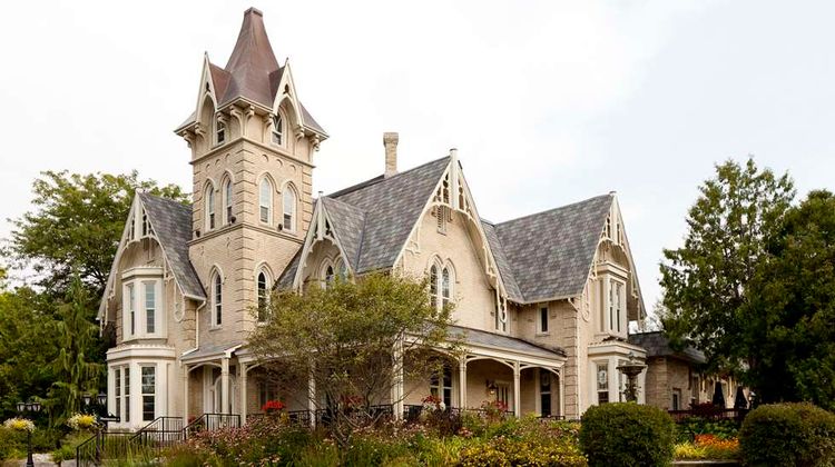 Elm Hurst Inn & Spa Exterior