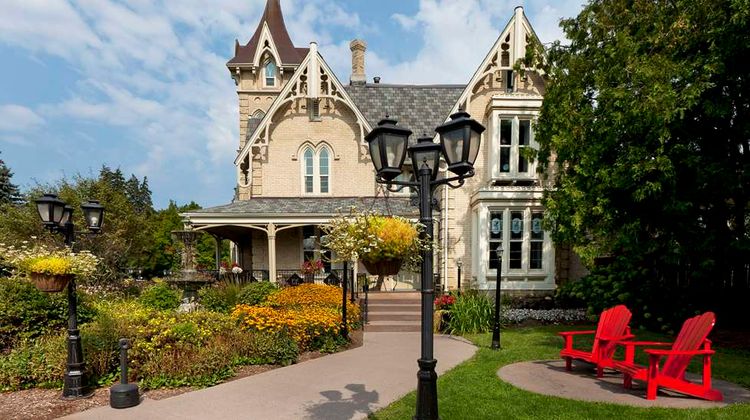 Elm Hurst Inn & Spa Exterior