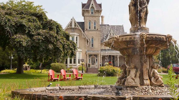 Elm Hurst Inn & Spa Exterior