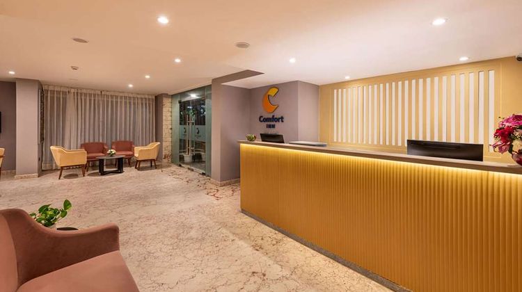 Comfort Inn Grand Lobby