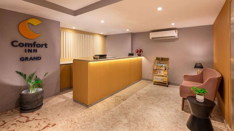 Comfort Inn Grand Lobby