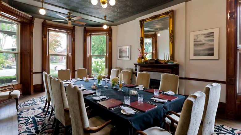 <b>Idlewyld Inn & Spa Meeting</b>. Images powered by <a href="https://iceportal.shijigroup.com/" title="IcePortal" target="_blank">IcePortal</a>.