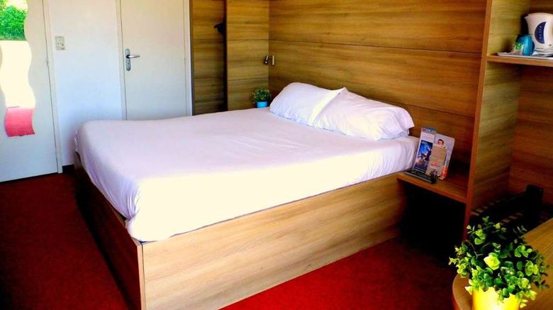 <b>SoLodge Niort La Creche Room</b>. Images powered by <a href="https://iceportal.shijigroup.com/" title="IcePortal" target="_blank">IcePortal</a>.