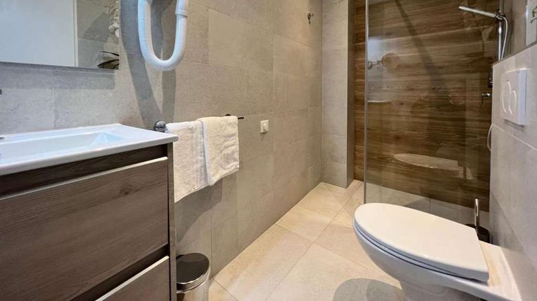 <b>Hotel Olympia Room</b>. Images powered by <a href="https://iceportal.shijigroup.com/" title="IcePortal" target="_blank">IcePortal</a>.