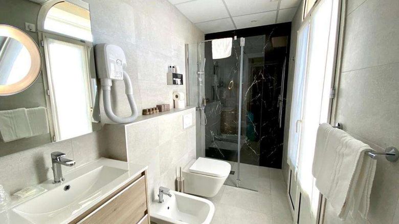 <b>Hotel Olympia Room</b>. Images powered by <a href="https://iceportal.shijigroup.com/" title="IcePortal" target="_blank">IcePortal</a>.