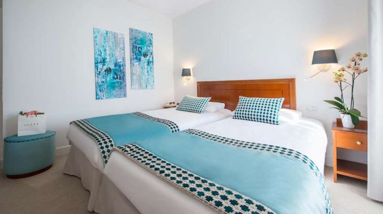 <b>Hotel Olympia Room</b>. Images powered by <a href="https://iceportal.shijigroup.com/" title="IcePortal" target="_blank">IcePortal</a>.