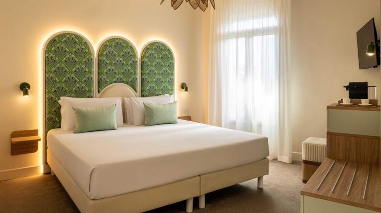 Hotel Olympia Room