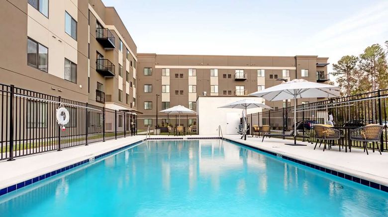 <b>WaterWalk Jacksonville-Deerwood Park Pool</b>. Images powered by <a href="https://iceportal.shijigroup.com/" title="IcePortal" target="_blank">IcePortal</a>.