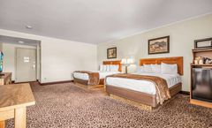 Red Arrow Inn & Suites