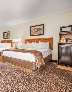 Red Arrow Inn & Suites