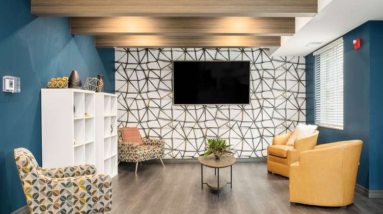 <b>WaterWalk Minneapolis-Plymouth Lobby</b>. Images powered by <a href="https://iceportal.shijigroup.com/" title="IcePortal" target="_blank">IcePortal</a>.