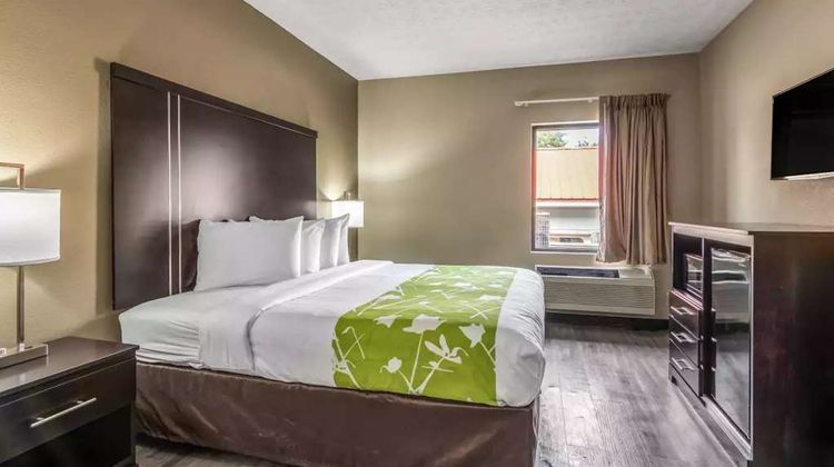Americas Best Value Inn Opelika Suite