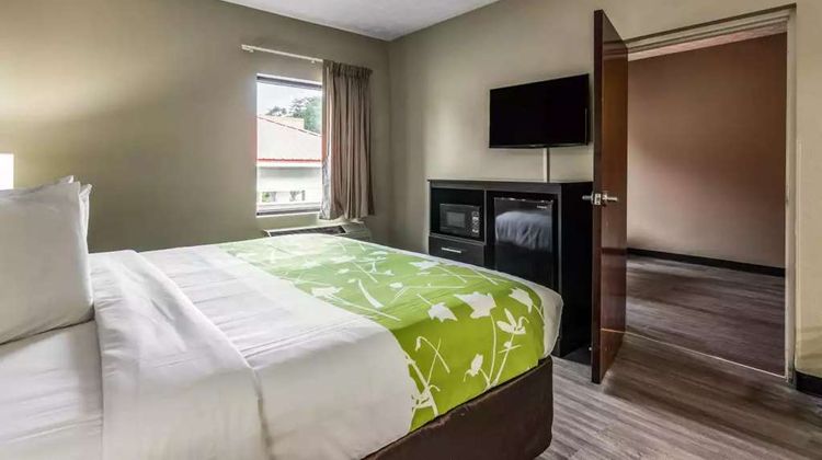 Americas Best Value Inn Opelika Suite