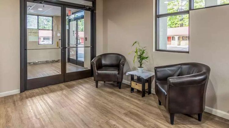Americas Best Value Inn Opelika Lobby
