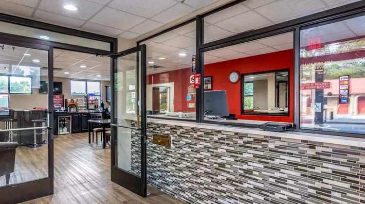 Americas Best Value Inn Opelika Lobby